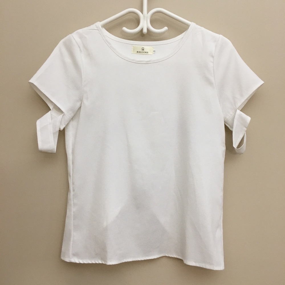 BALUOKE White Open Back Cutout Blouse Women’s Small